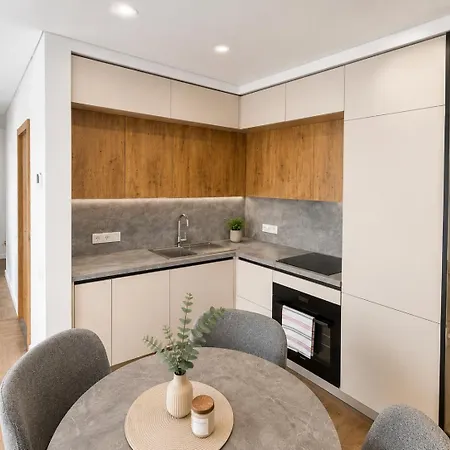 Bright & Cozy With Ac And Balcony I Cohost
