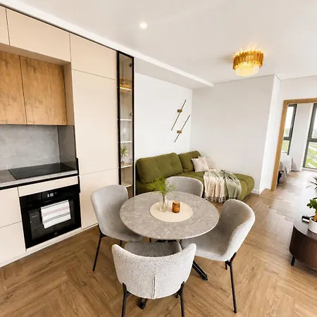 Bright & Cozy With Ac And Balcony I Cohost